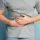 Imatge d'una persona amb dolor al fetge.