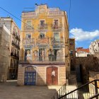 Imatge de la façana pintada de la plaça dels Sedasos de Tarragona.