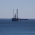 La plataforma d'operacions que segellarà els pous submarins del projecte Castor, ha arribat aquest diumenge a la costa tarragonina
