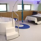 Imatge de la sala de parts naturals de la nova àrea d'obstetrícia de l'hospital Joan XXIII de Tarragona.