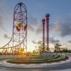 Imatge de Ferrari Land amb el Red Force de fons.