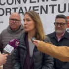 Jèssica Albiach abans de reunir-se amb el comité d'empresa de PortAventura.