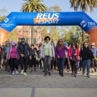 Centenars de persones van participar en la caminada popular de primavera, destinada a sensibilitzar sobre el càncer.