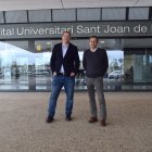 Youcef Azelia, principal autor de l'estui, a l'esquerra de la fotografia.