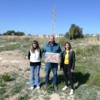 Els consellers Xavi Puig, Maria Roig i Mary López als terrentys de la futura laboral.