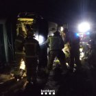 Imatge del camió bolcat a l'AP-7 a l'Ampolla aquesta matinada.