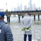 L'alcalde de Nova York, Eric Adams, acompanyat Joan Camprubí al lloc de l'accident