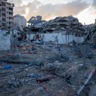 Imatge d'arxiu d'una àrea destruïda a causa dels atacs aeris de les forces de defensa israelianes al veïnat d'Al-Remal, al centre i l'oest de Gaza.