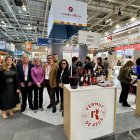 La corporació va estar present a la fira Vinexpo París 2025, acompanyada de dotze cellers del territori