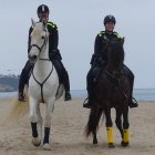 Imatge de  dos agents de la Unitat Muntada de la Guàrdia Urbana de Tarragona.