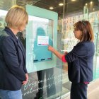 S’ha instal·lat una pantalla interactiva a l’exterior del Gaudí Centre on es podrà consultar informació turística les 24 hores.