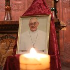 La imatge del sant pare a la Capella Santa Llúcia, oberta per la catedral de Barcelona