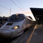 Pla general de l'arribada del primer Euromed a l'estació del Camp de Tarragona.