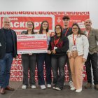 Grup guanyador de la HackDipta i el diputat de Promoció Econòmica de la Diputació, Pere Granados.