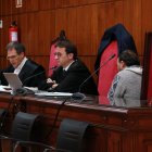 L'acusat d'un delicte de robatori amb violència en un establiment obert al públic i d'un altre de lesions.