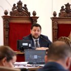 L'alcalde de Tarragona, Rubén Viñuales, durant el ple d'aquest divendres.