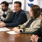Part de l’equip de govern de l’Ajuntament de Cambrils, amb l’alcalde Oliver Klein al mig, presentant el primer Pla Local d’Habitatge.