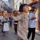 Imatge del seguici ppopular amb els Capgrossos de Vandellòs.