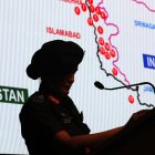 La coronel Sofiya Qureshi de l'exèrcit indi informa els mitjans de comunicació sobre l'"Operació Sindoor" al Centre Nacional de Mitjans de Comunicació de Nova Delhi, Índia.