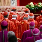 Los cardenales durante la misa celebrada este miércoles, antes del inicio del cónclave.