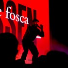 Espectacle 'De la poesia catalana a la música urbana' de Versembrant en una actuació escolar al celler de Vila-seca.