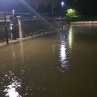 Imatge del carrer Alt Camp de la Móra inundat aquesta matinada.