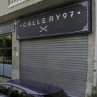 Imatge de l'entrada del Restaurant Gallery 97 d'Amposta a l'avinguda Josep Tarradellas.