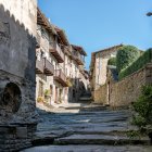 Imatge del carrer del Fossar de Rupit.