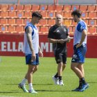 L’entrenador del Nàstic, Luis César, dirigint un entrenament al Nou Estadi.