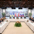 Taula de negociació entre Ucraïna i Rússia, amb la mediació de Turquia, el 16 de maig.