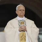 Imatge del papa Lleó XIV a l'inici de la cerimònia