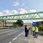 El nou pont metàl·lic de la via verda de la Val de Zafan a Amposta, que creua l'AP-7 i la C-12