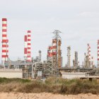 Indústria petroquímica del polígon nord des de Constantí.