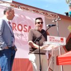 Fran Morancho fent el seu discurs al costat de Berni Alvarez