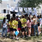 Un grup d'alumnes escolta la presentació d'un dels projectes a la Fira FAIG de les Terres de l'Ebre al Campus de la URV.