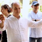 Jordi Turull balla una sardana a l'aplec de Junts a Sant Cugat del Vallès.
