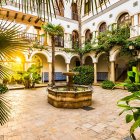 Imagen del patio andaluz de Roc de Sant Gaietà.