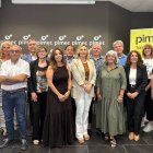 Fotografia de familia amb la nova presidenta, Estefania García.