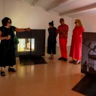 L'artista Ester Ferrando en la presentació de la seva exposició 'Inventar_iar' a les golfes del Mèdol