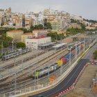 Un tren de mercaderies a l’estació de Tarragona.
