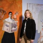 Adela Beltran Sancho amb dues de les peces exposades