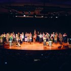 Instant de l’actuació de la Coral Nova Unió de Vila-seca oferint ‘Un bri de llum’ a l’Auditori de la Diputació