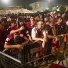Imatge dels aficionats que van viure la final del play-off des del parc del Francolí de Tarragona