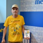 L’autor riudomenc Pere Domingo Fornell amb el seu primer llibre, ‘L’art de creure en un mateix’.