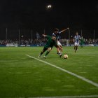 El lateral dret del Nàstic, Migue Leal, defensant amb tot una de les accions de la final contra la Real Sociedad B.