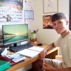 Marc Urgell, a la seva habitació al seu domicili de l'Arboç (Baix Penedès), on estudia habitualment.