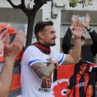 El tècnic Marc Carrasco durant la celebració de l’ascens.