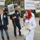Imatge d’arxiu d’un grup d’infermers protestant davant l’Hospital Joan XXIII el desembre del 2023.