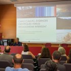La professora de la URV, Manola Brunet, en la lliçó realitzada a l'Aula Magna de la Facultat de Turisme i Geografia.