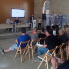 Una trentena de persones van participar a la sessió informativa.